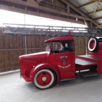 Démonstration : présentation d'un véhicule de lutte contre l'incendie datant de 1947