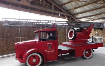 Démonstration : présentation d'un véhicule de lutte contre l'incendie datant de 1947