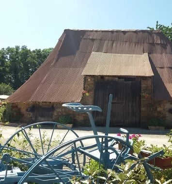 Visite libre de l'extérieur d'une grange ovalaire