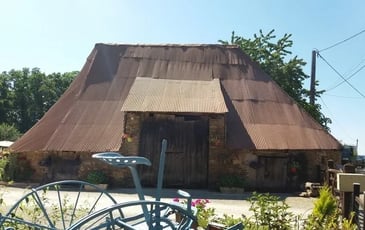 Visite libre de l'extérieur d'une grange ovalaire
